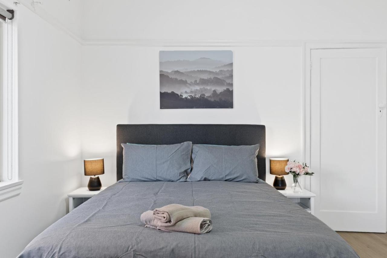 Burwood New 2 Bedroom 2 Bath Apt Free Parking 시드니 외부 사진