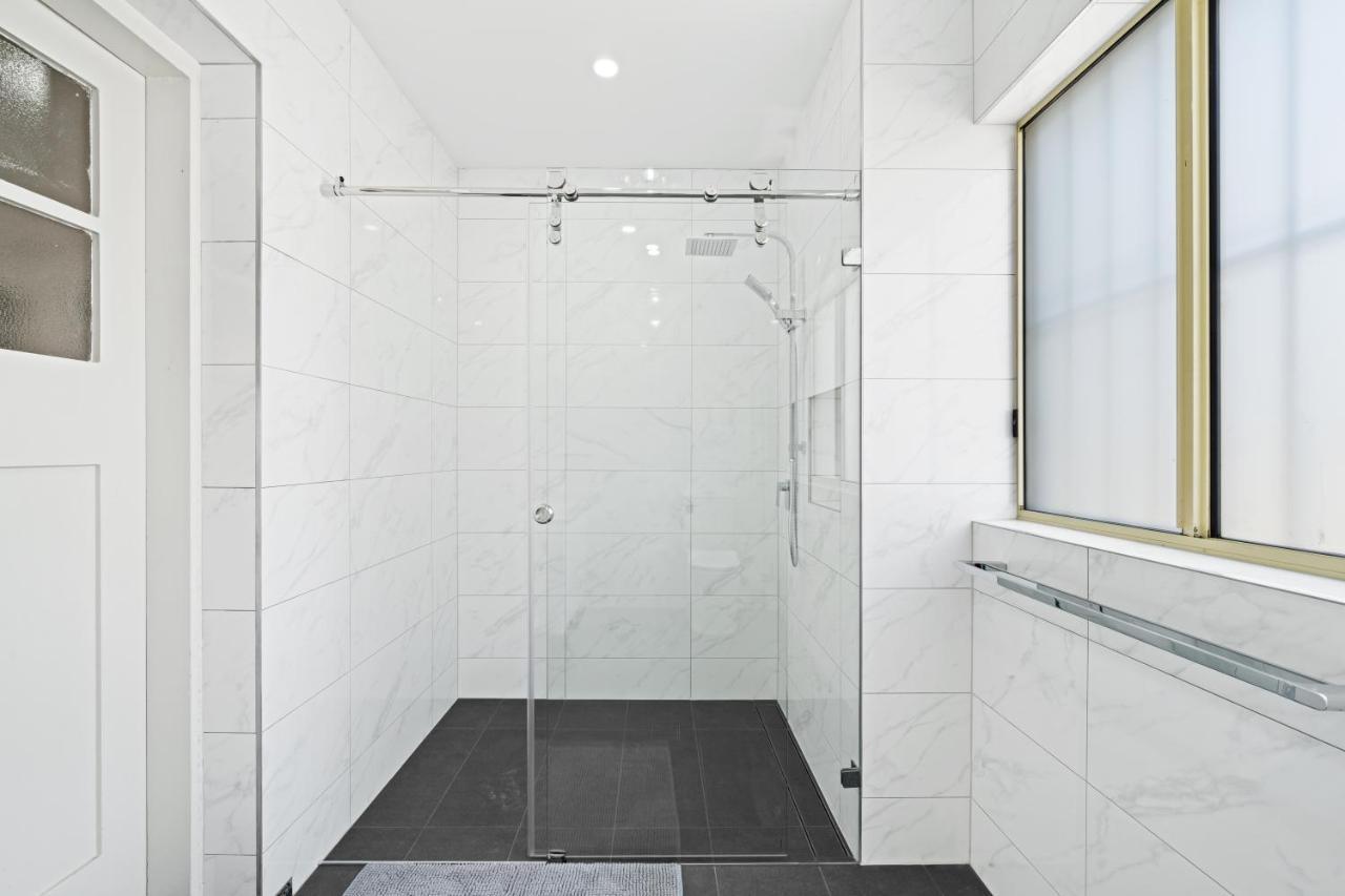 Burwood New 2 Bedroom 2 Bath Apt Free Parking 시드니 외부 사진