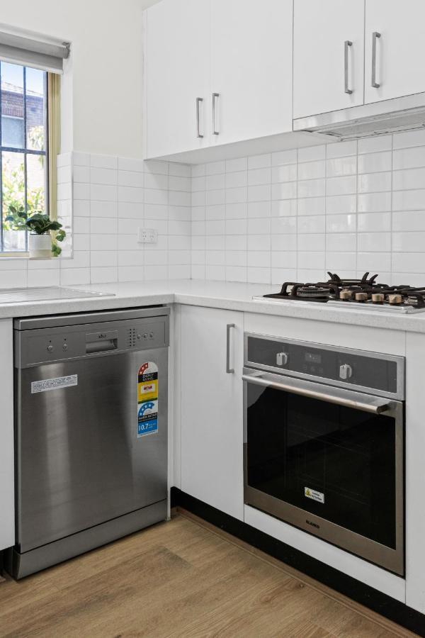 Burwood New 2 Bedroom 2 Bath Apt Free Parking 시드니 외부 사진